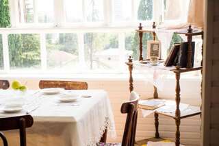 Гостевой дом Guest House Eva Сухум Семейный номер с общей ванной комнатой-1