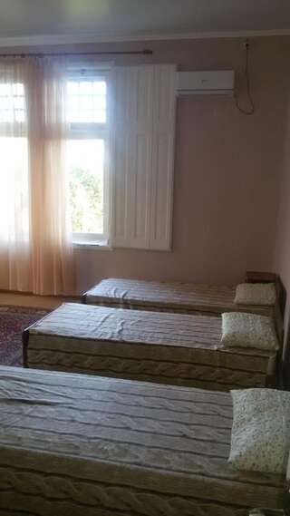Гостевой дом Guest House Eva Сухум Семейный номер с общей ванной комнатой-3