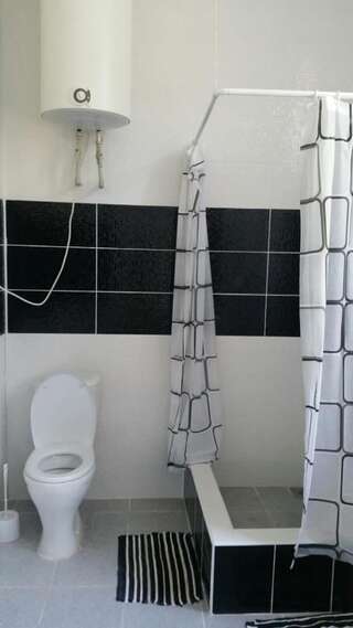 Гостевой дом Guest House Eva Сухум Семейный номер с общей ванной комнатой-7