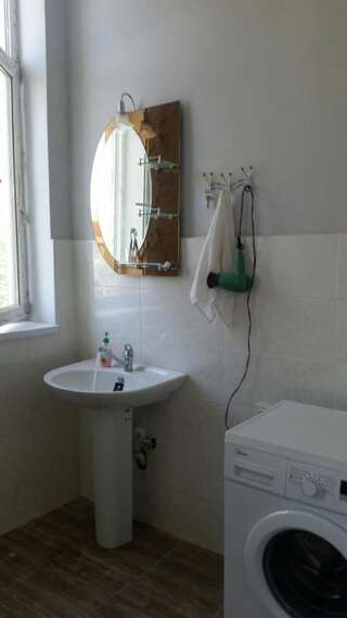 Гостевой дом Guest House Eva Сухум Семейный номер с общей ванной комнатой-9