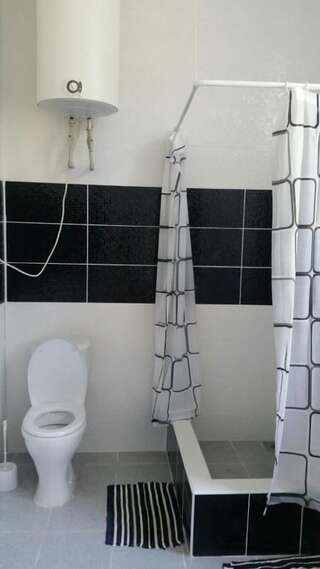 Гостевой дом Guest House Eva Сухум Семейный номер с общей ванной комнатой-13