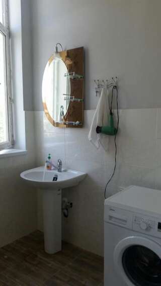 Гостевой дом Guest House Eva Сухум Семейный номер с общей ванной комнатой-15